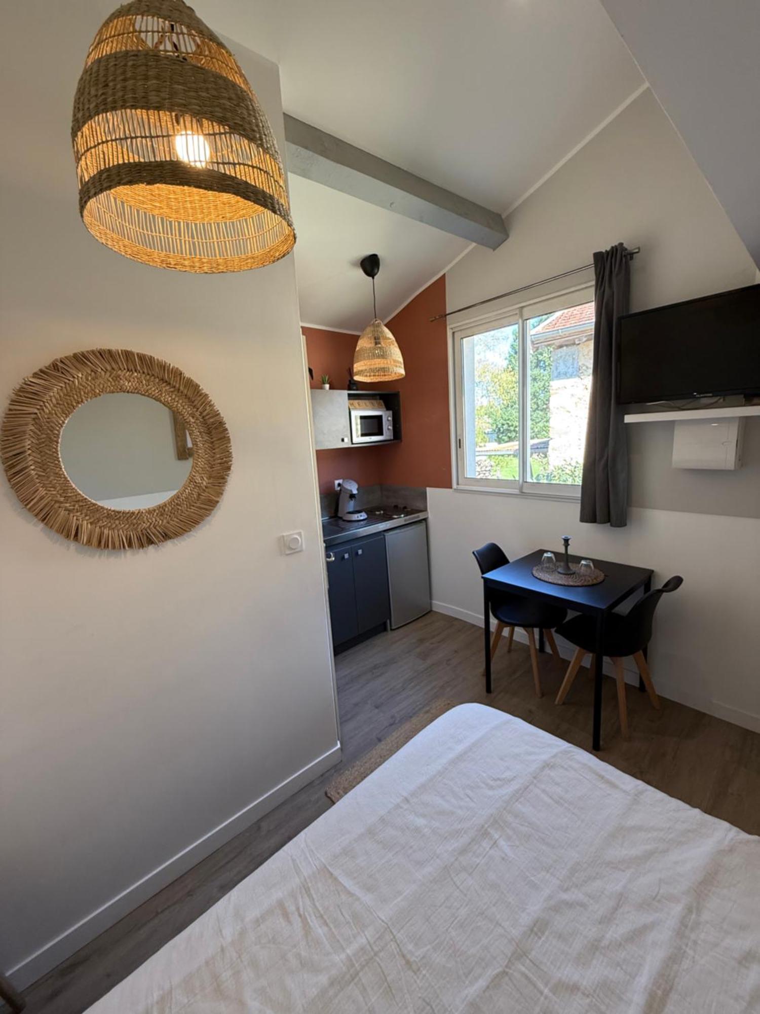 Loft, Studio And Love Rooms Bourg-Saint-Christophe Ngoại thất bức ảnh